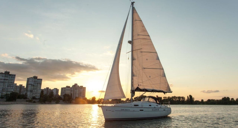 Прогулянки Дніпром на яхті